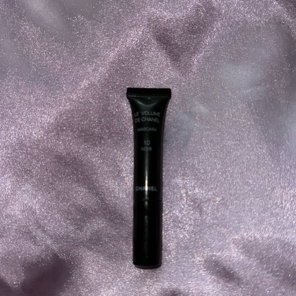 Chanel Mini Le Volume De Chanel 10 Noir Mascara